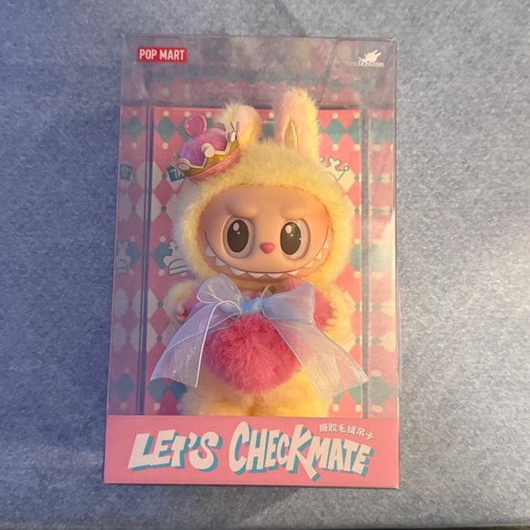 Pop Mart Let’s Checkmate Queen - Picture 7 of 11